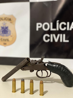 Arma é apreendida com investigado por latrocínio em Araci 