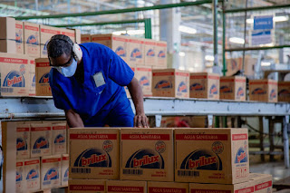 Governo do Estado recebe 10 mil litros de água sanitária Brilux nesta sexta (19)