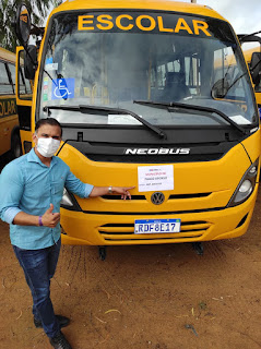 Marconi Daniel recebeu chaves de ônibus para a Diocese de Paulo Afonso
