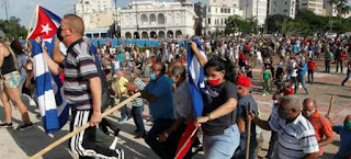 Com a Revolução Cubana, contra o bloqueio, a las calles