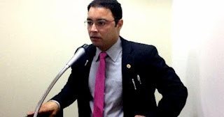 Galinho foi depenado durante entrevista