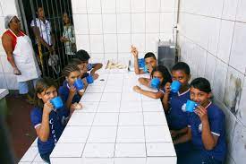 Estudantes da rede estadual terão uma refeição a mais com o início do ensino híbrido