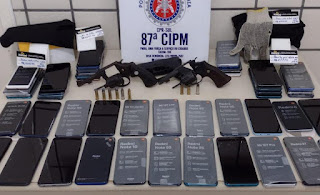 PM recupera 40 celulares com adolescente e comparsa