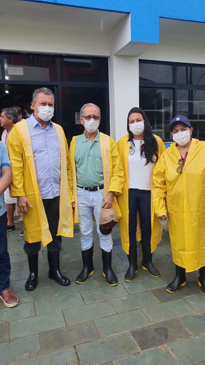  Rui visita cidades atingidas pelas chuvas e coordena ações de apoio às vitimas