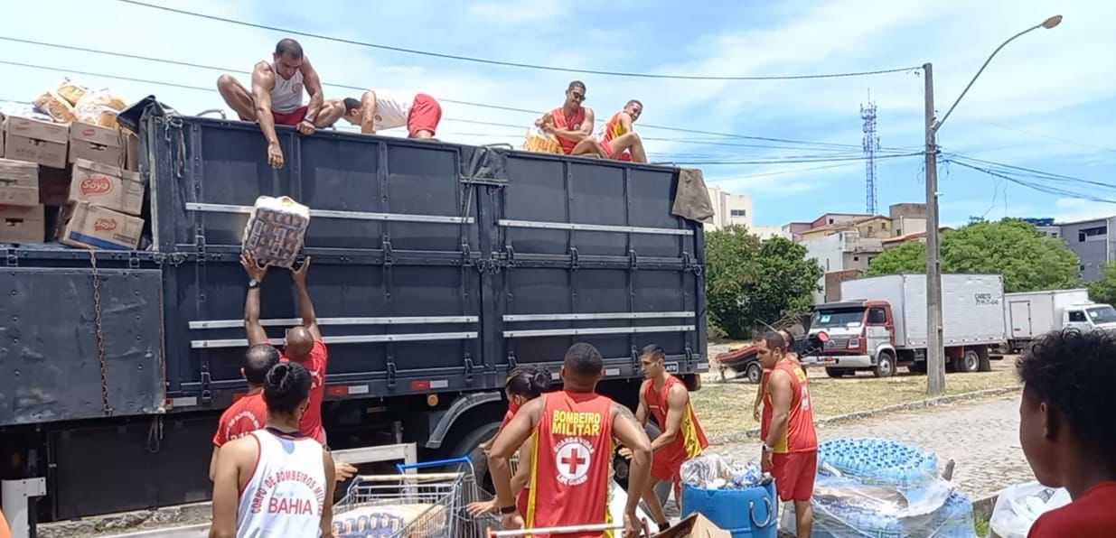 Corpo de Bombeiros monta mega operação para distribuição de materiais arrecadados