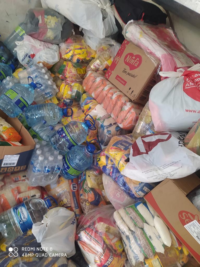 Rondesp Leste lota caçamba de caminhão com donativos