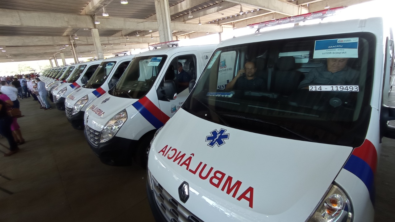 Rui entrega equipamentos e assina centenas de convênios para realização de obras em cidades do interior baiano