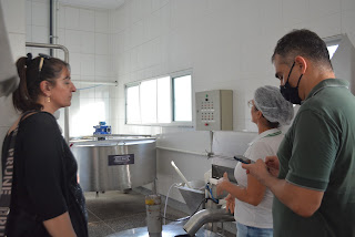 Unidade de polpa de frutas de Pintadas recebe visita de representantes do Banco Mundial