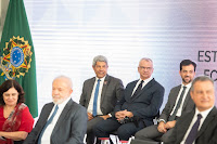Ao lado de Lula, em Brasília, Jerônimo participa do lançamento de estratégia para expandir produção de insumos para o SUS