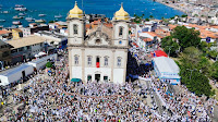  “A gente vem pela atitude de fé”, declara o governador após seis horas de caminhada até a Igreja do Bonfim
