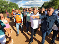 Governador sobrevoa os municípios de Canudos e Jeremoabo e acompanha ações realizadas pelo Estado após chuvas que atingiram a região