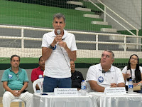 Kaká Andrade demonstra superioridade e controle em debate sobre direitos dos servidores públicos