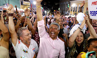 Pelourinho pausa Carnaval para assistir premiação de “Ainda Estou Aqui” no Oscar 2025