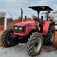 Seagri entrega trator e implementos agrícolas a comunidade rural de Ibiassucê