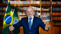 Lula libera meio bilhão e vira herói da educação