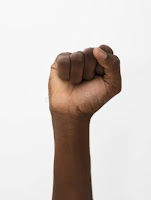 O Brasil grita no Dia Nacional da Consciência Negra e lei mostra que preconceito agora dá cadeia