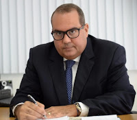  Deputado em surto transforma oposição em circo de desespero