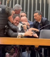 Glauber Braga senta na cadeira do chefão e Hugo Motta manda arrancar na marra