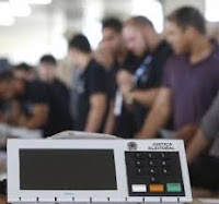Eleitor fantasma assombra ACM Neto enquanto Jerônimo cresce no meio do caos