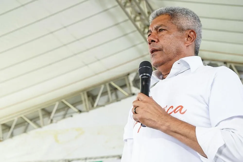 “Fizeram a gente acreditar que éramos pobres porque Deus queria assim”, diz Jerônimo em plenária lotada do PGP