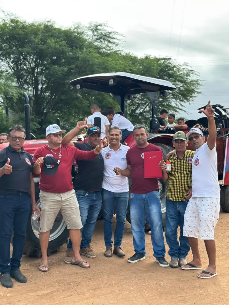 Povoado Tigre recebe trator e implementos agrícolas destinados pela deputada federal Ivoneide Caetano e entregues por Marconi Daniel