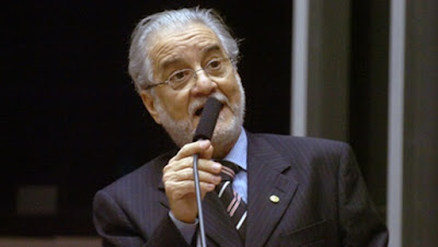 Emiliano representa família de Marighella em homenagem ao ex-líder comunista.