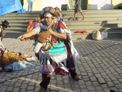 GRUPO POPULAR DE TEATRO DE RUA “UM TEATRO UM” NA PRÉ-CONFERÊNCIA DE CULTURAS POPULARES EM SALVADOR.