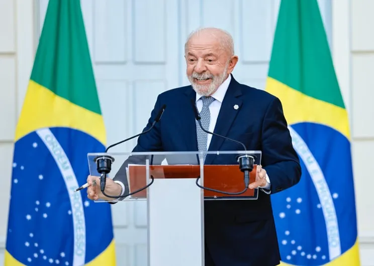 Lula arrebenta na Bahia com 52% contra 18% de Flávio Bolsonaro