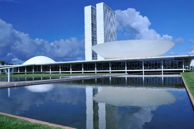 Guerra do orçamento e emendas viram tiroteio no congresso 