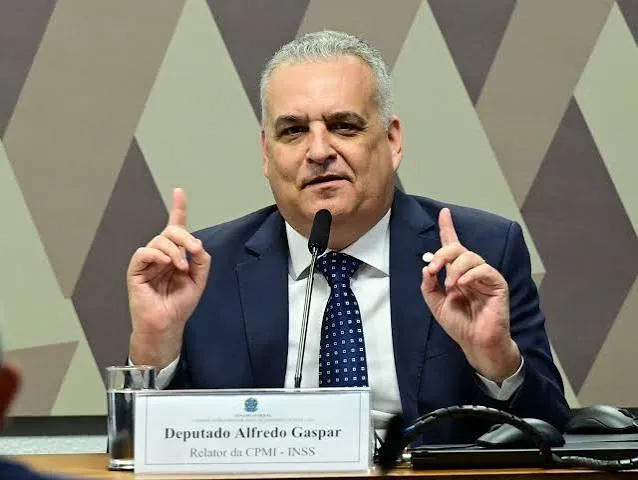 Vice de Flávio Bolsonaro é acusado de estupro