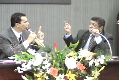 Mudando de assunto no caso da briga.