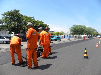 PINTURA DO ASFALTO DA AVENIDA APÔLONIO SALES NÃO ACABA MAIS.