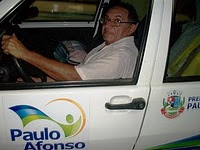 Carro da prefeitura é usado para compras de particular.