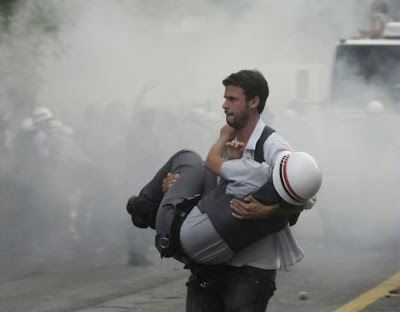 A FOTO DO ANO ATE AGORA É CONTRA SERRA.