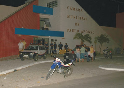 QUEM VAI MULTAR ESSE CARRO?