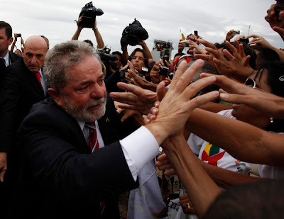 A IMAGEM DE UM GRANDE LIDER E SEU POVO.