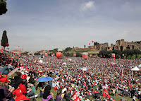 Trabalhadores protestam em Roma contra governo de Berlusconi