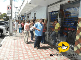 Fiscais da Prefeitura de Paulo Afonso tentam proibir coleta de assinaturas por UTI.