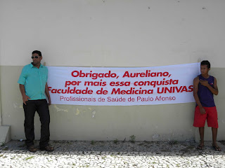 Faixa agradecendo Aureliano pela Univasf vira chacota durante evento.