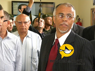 Regivaldo Coriolano inaugura novos gabinetes para os vereadores.