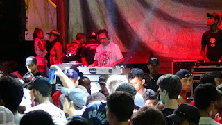 Boate com DJ Cafu contagia os foliões no Carnaval Solidário de Canindé.