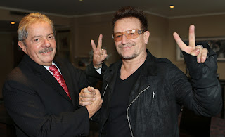 Bono chama Lula a fazerem juntos um Bolsa Família planetário.