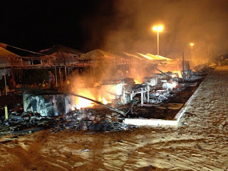 14 barracas foram destruídas em incêndio na Prainha de Canindé de São Francisco.