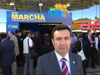 Prefeito Heleno Silva participa da Marcha dos Prefeitos em Brasília.