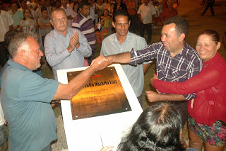 Inauguração de Praça leva milhares de pessoas ao Povoado Capim Grosso.