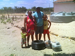 Codevasf entrega kits a famílias no sertão.