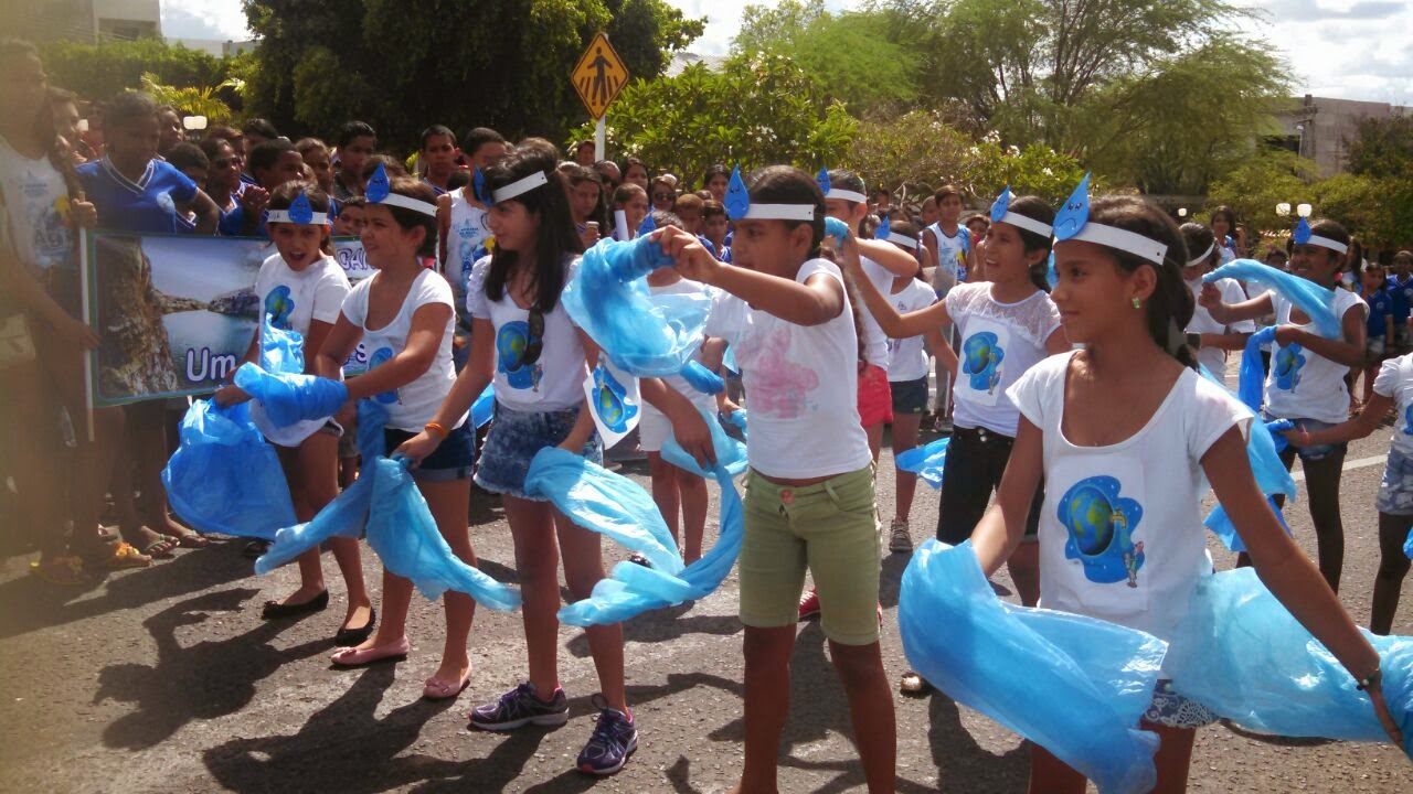 Escolas realizam eventos para lembrar o Dia Mundial da Água.
