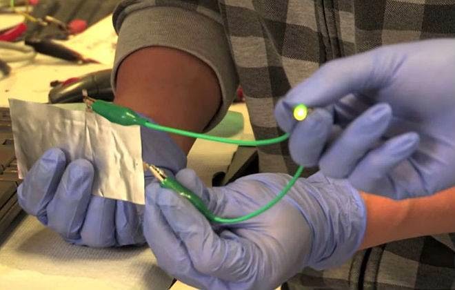 Pesquisadores criam bateria que carrega smartphone em 1 minuto.