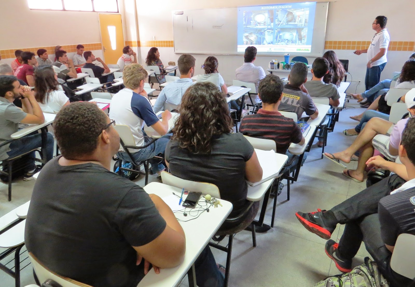 Codevasf e Univasf permite aprendizado sobre captação e tratamento de água de chuva a alunos de Engenharia.