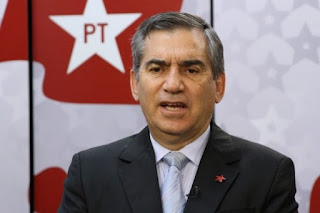 Militantes lançam carta aberta em solidariedade a Gilberto Carvalho.